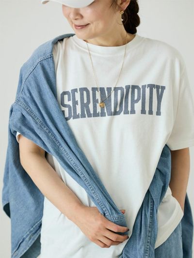 世界的に REMI RELIEF×HUG O WaRコラボT-sh（SERENDIPTY） | HUG O WaR トップス