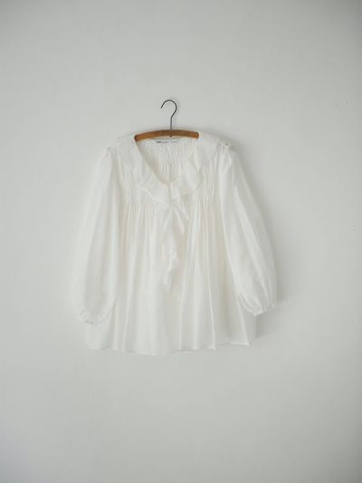 Perla nell' ostrica / コットンパフブラウス Free サックス H-25-05-21-056-EL-BL-NS-ZH コットンシルクスモッキングラッフルブラウス | HUG O WaR