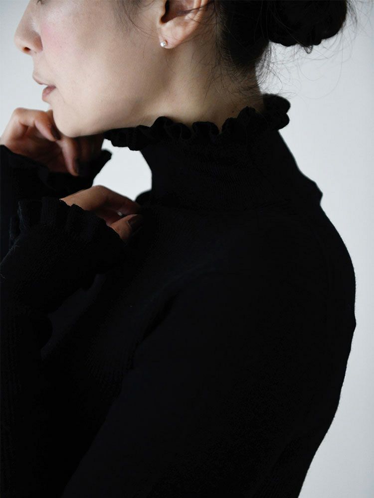 ハグオーワー　フリルハイネックセーター ハグオーワー フリルハイネックセーター ダークグレー 雅姫 - メルカリ